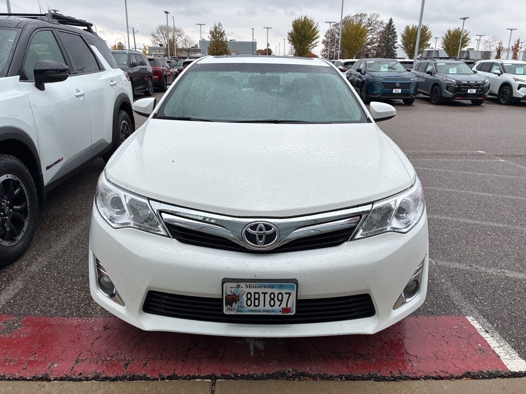 2014 Toyota Camry XLE photo 2