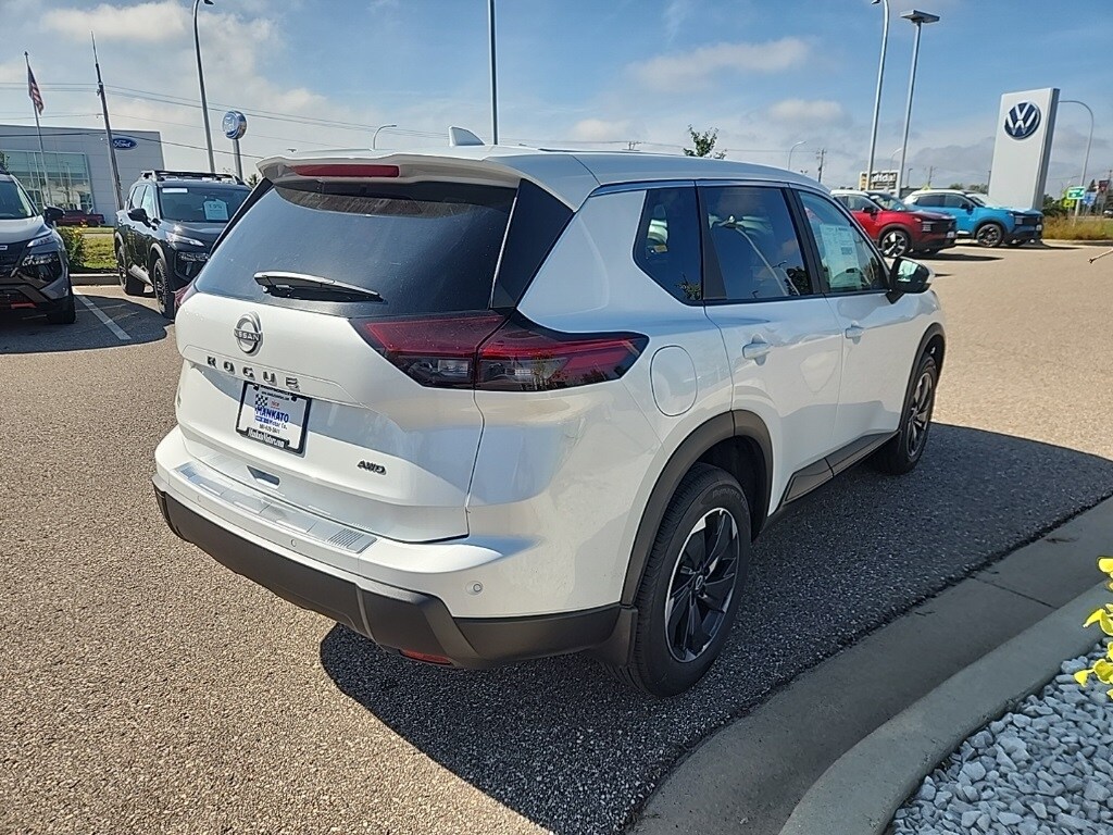 2026 Nissan Rogue SV photo 2