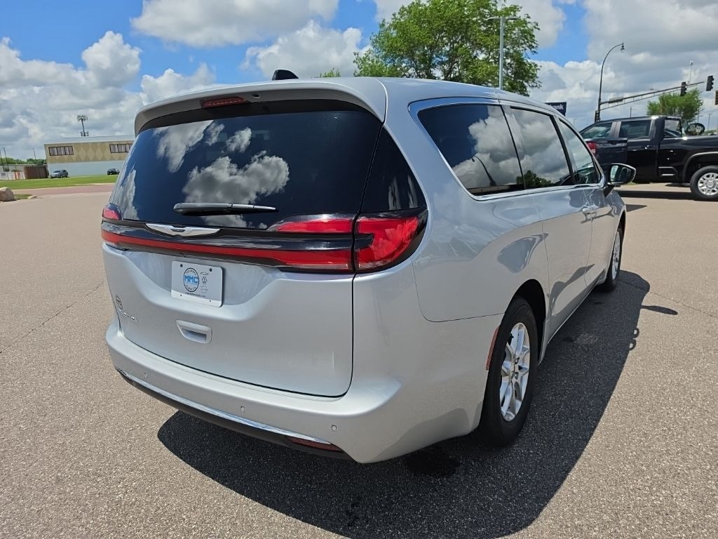 Used 2023 Chrysler Pacifica Touring L Van Passenger Van