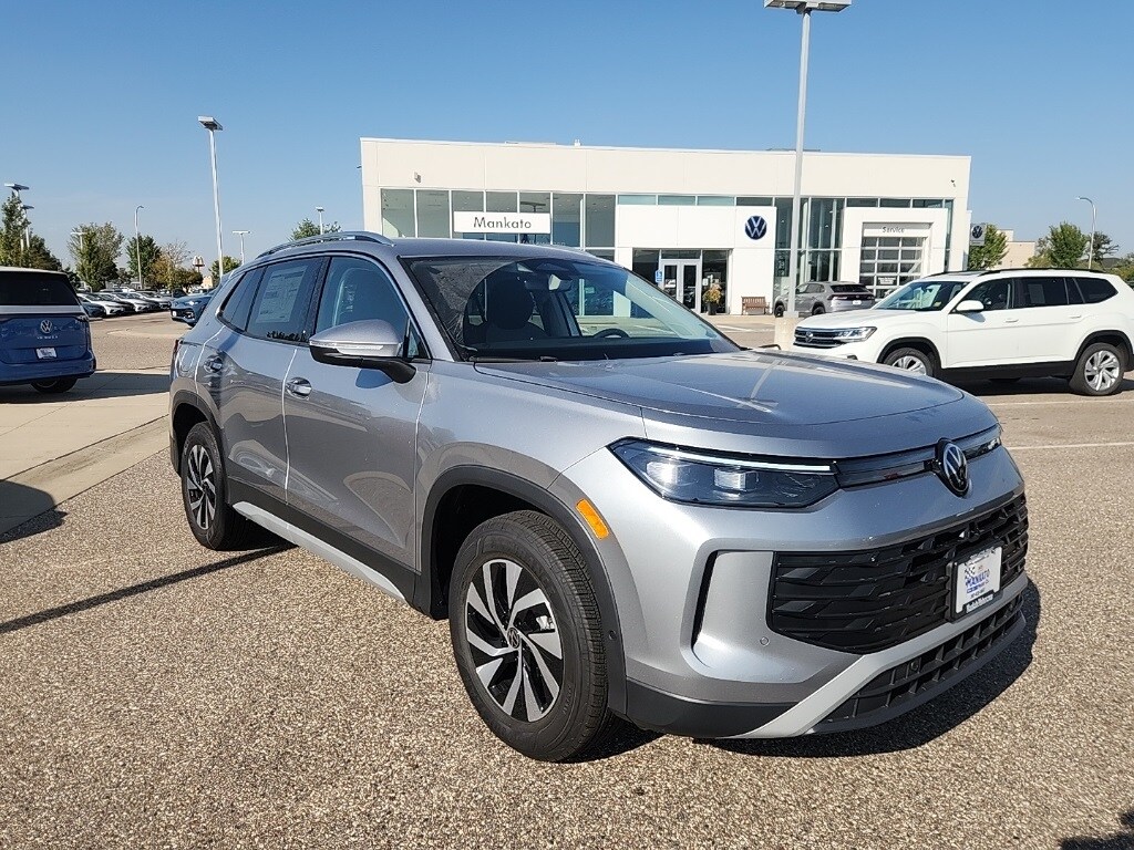 2025 Volkswagen Tiguan S photo 3