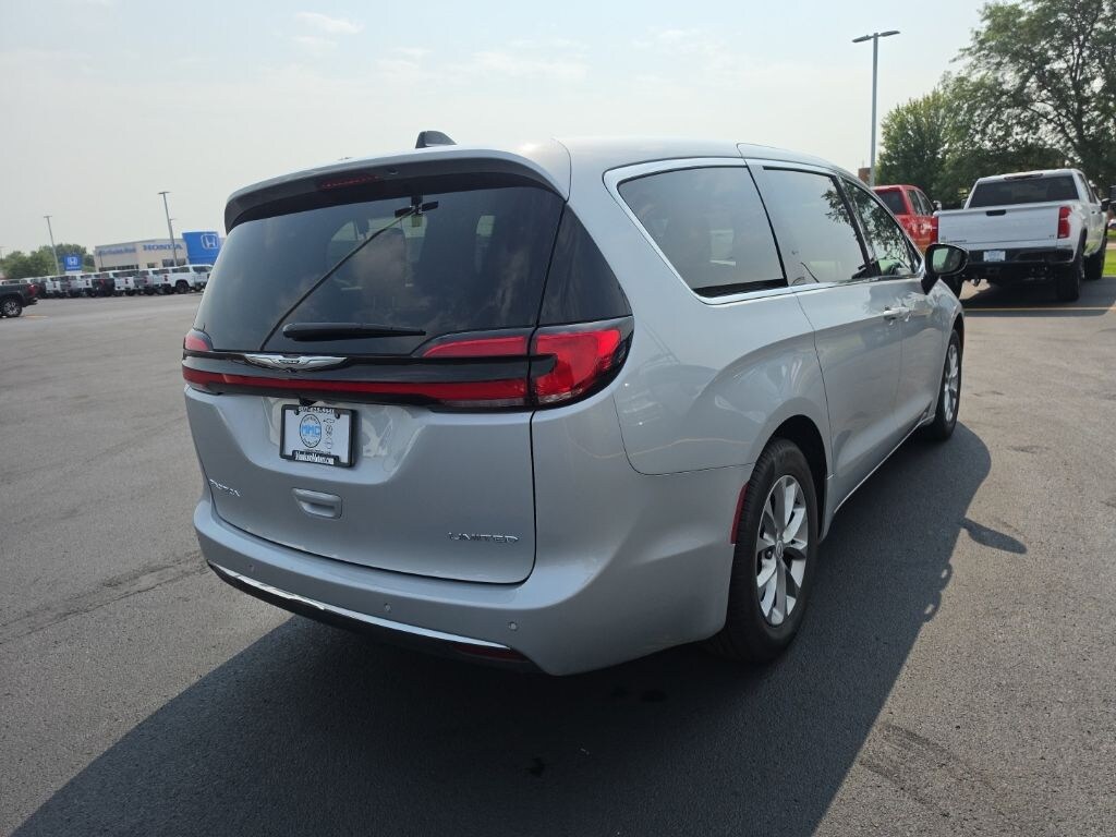 Used 2026 Chrysler Pacifica Limited Van Passenger Van