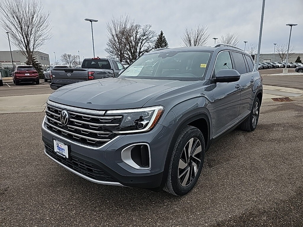 2025 Volkswagen Atlas SEL photo 4