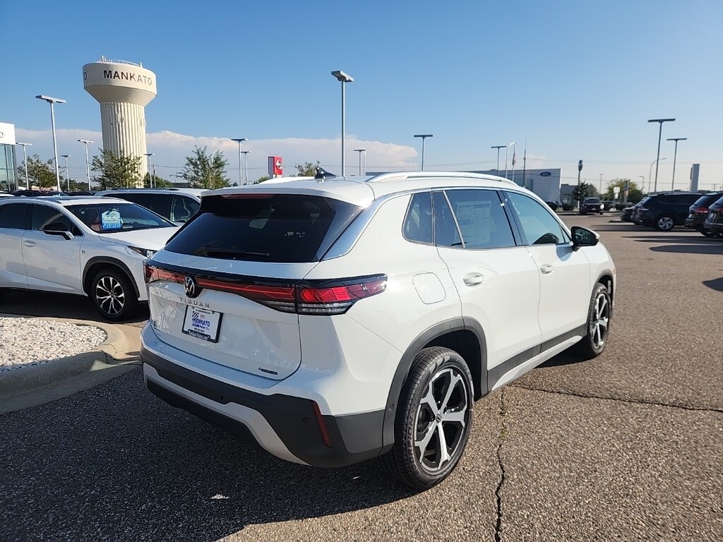 2025 Volkswagen Tiguan SE photo 2