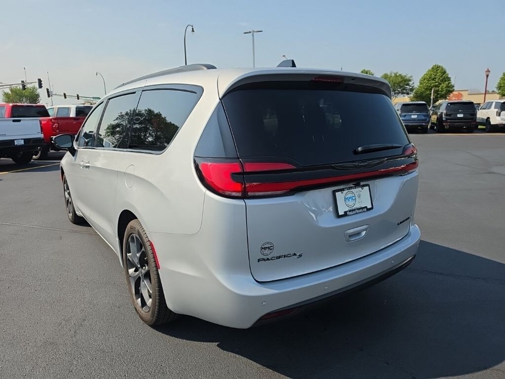 Used 2026 Chrysler Pacifica Limited Van Passenger Van