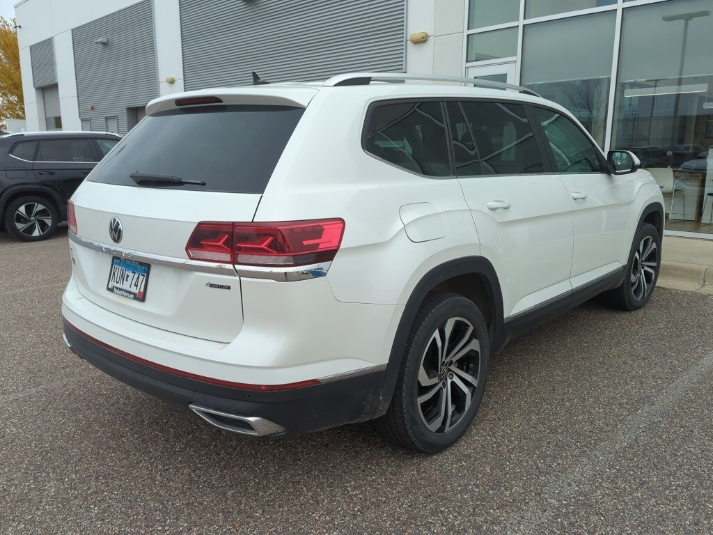 2023 Volkswagen Atlas SEL photo 2