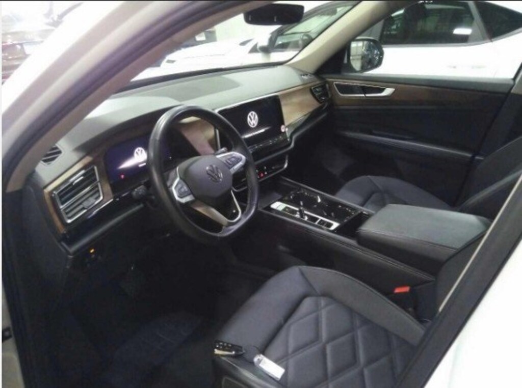 Used 2024 Volkswagen Atlas 2.0T SE w/Technology SUV