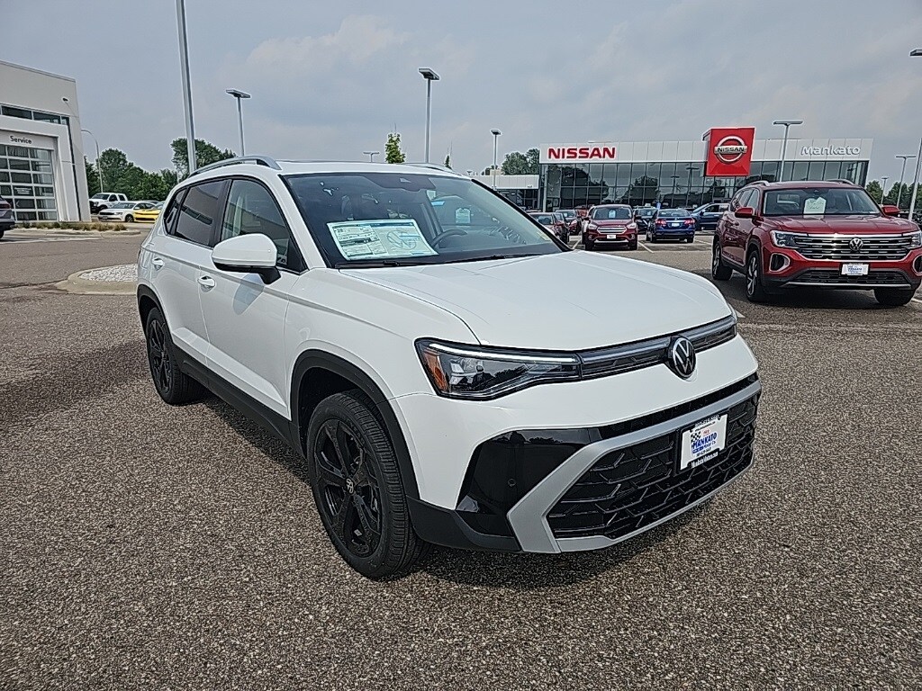 2025 Volkswagen Taos SEL photo 3