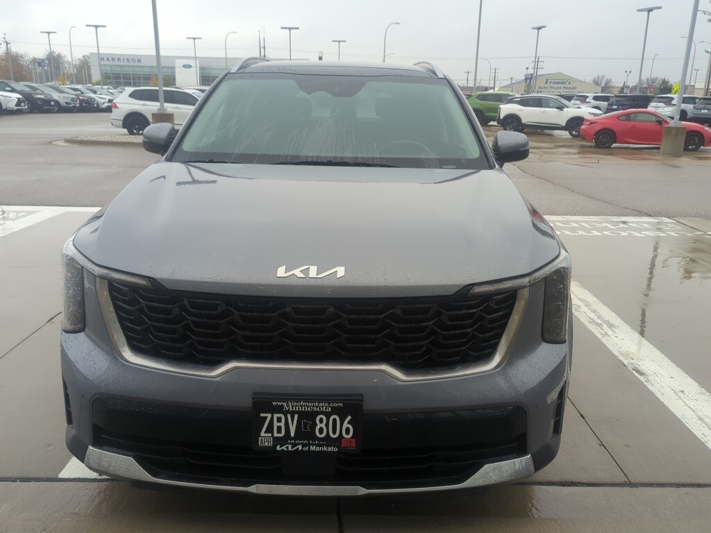 2024 Kia Sorento S photo 2