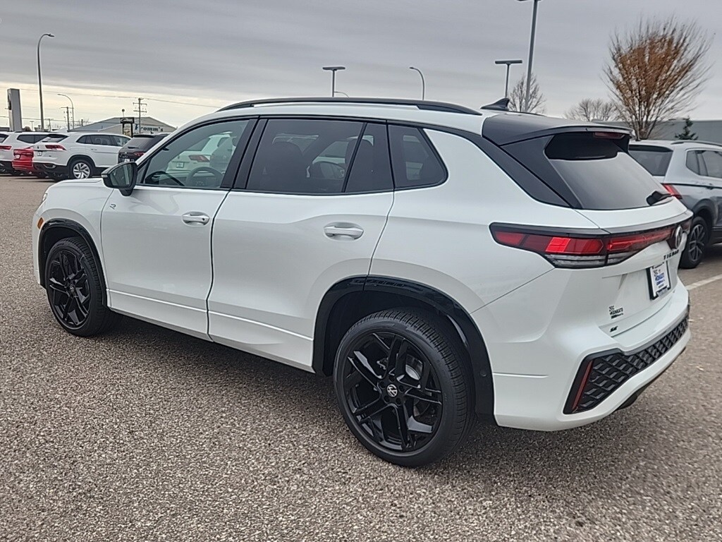 2026 Volkswagen Tiguan SE photo 2