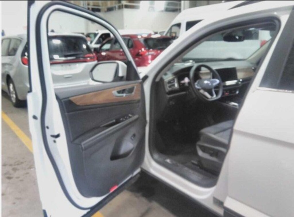 Used 2024 Volkswagen Atlas 2.0T SE w/Technology SUV