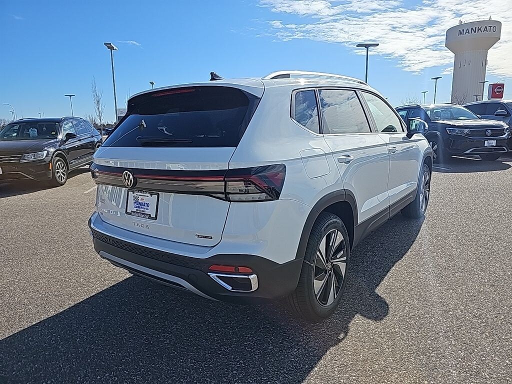 New 2025 Volkswagen Taos 1.5T SE SUV