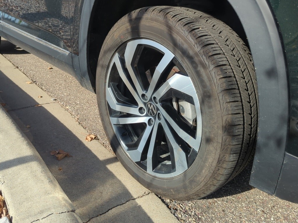 2021 Volkswagen Atlas SEL Premium photo 2