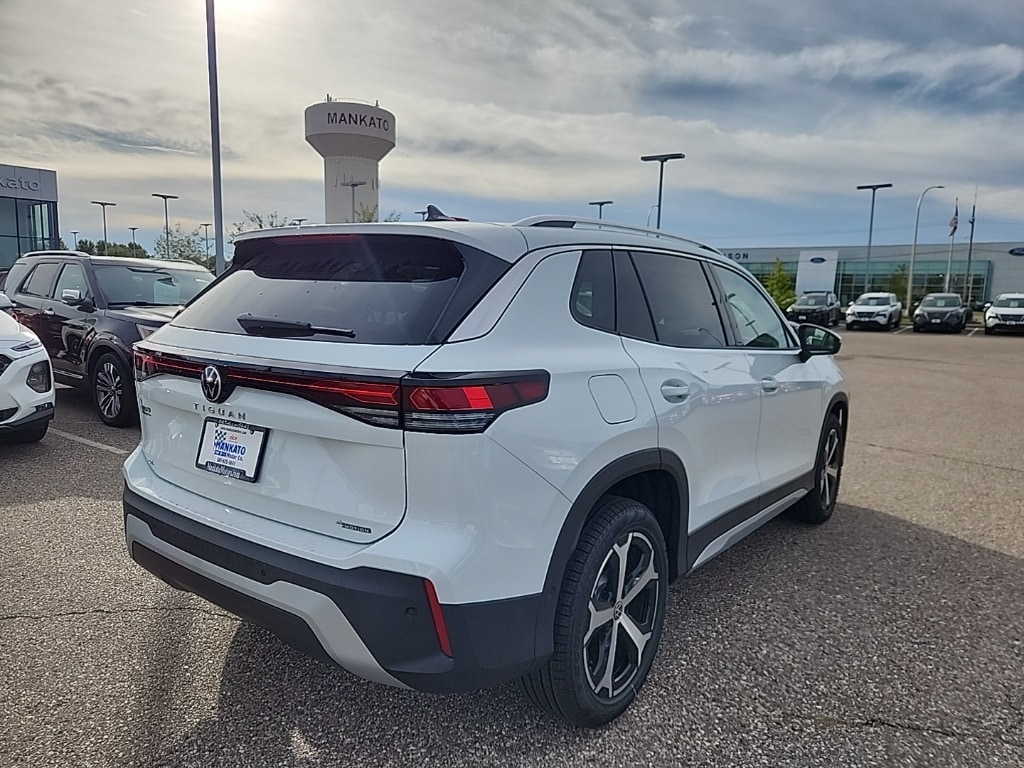 New 2025 Volkswagen Tiguan 2.0T SE SUV