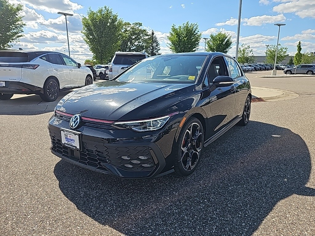 2025 Volkswagen Golf GTI Autobahn photo 3