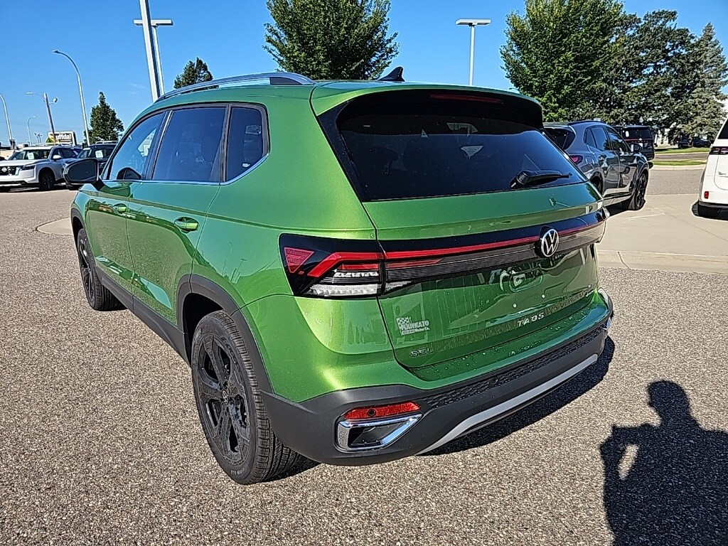 2025 Volkswagen Taos SEL photo 2
