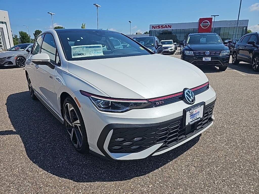 2025 Volkswagen Golf GTI SE photo 3