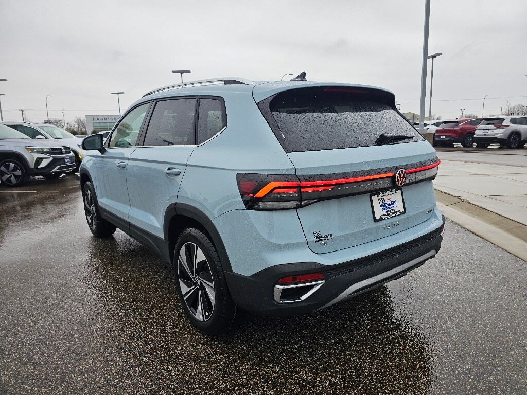 2025 Volkswagen Taos SE photo 2