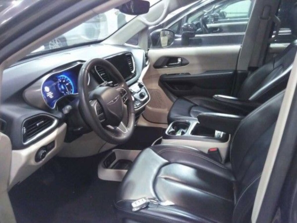 Used 2023 Chrysler Pacifica Touring L Van Passenger Van