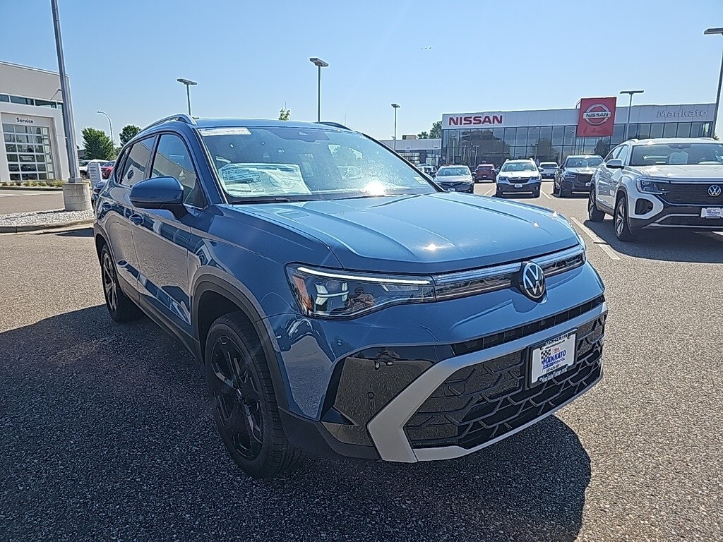 2025 Volkswagen Taos SEL photo 4