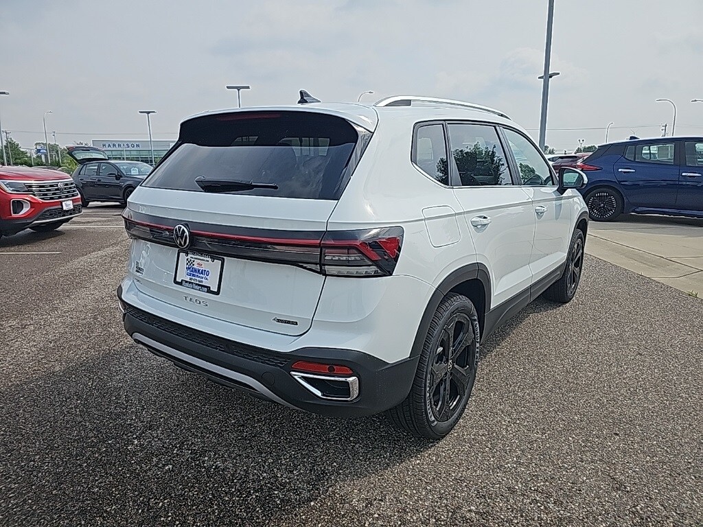 2025 Volkswagen Taos SEL photo 2