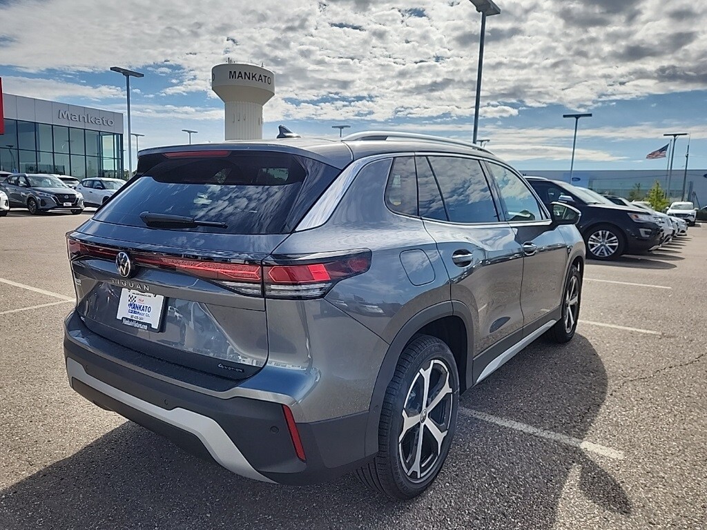 2025 Volkswagen Tiguan SE photo 2