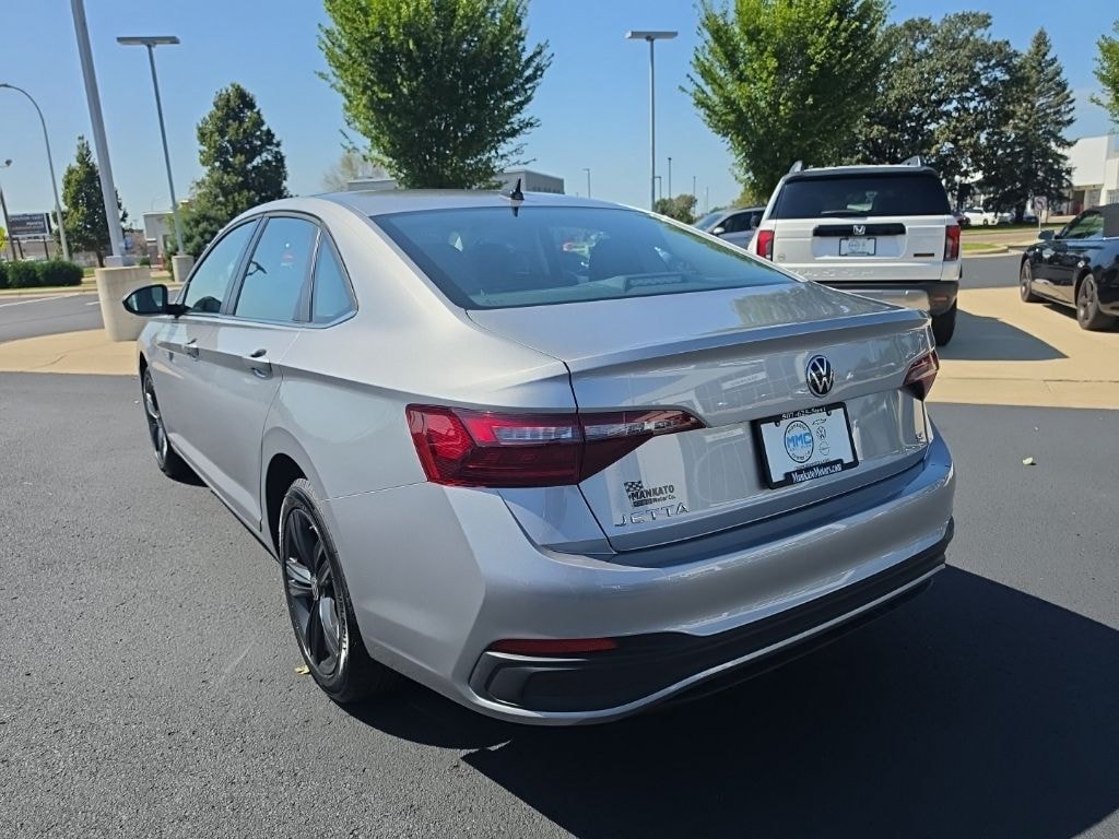 Certified 2024 Volkswagen Jetta 1.5T SE Sedan