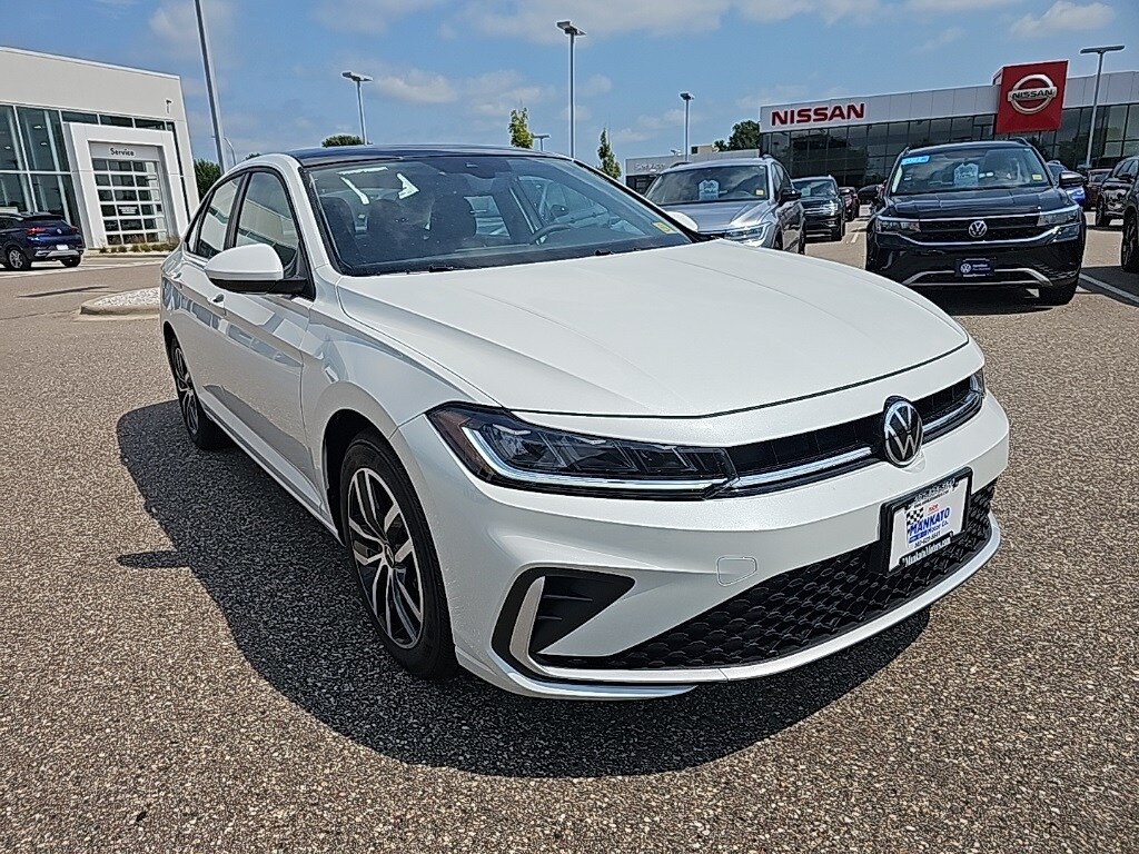 2025 Volkswagen Jetta 1.5T SE photo 3