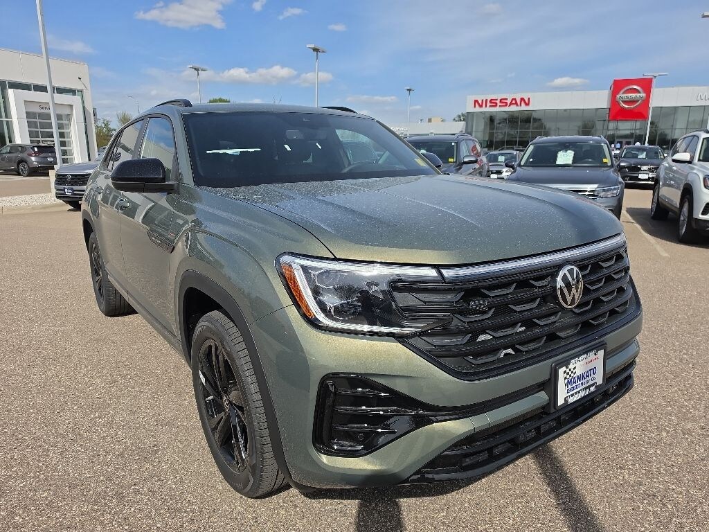New 2026 Volkswagen Atlas Cross Sport 2.0T SEL R-Line Black SUV