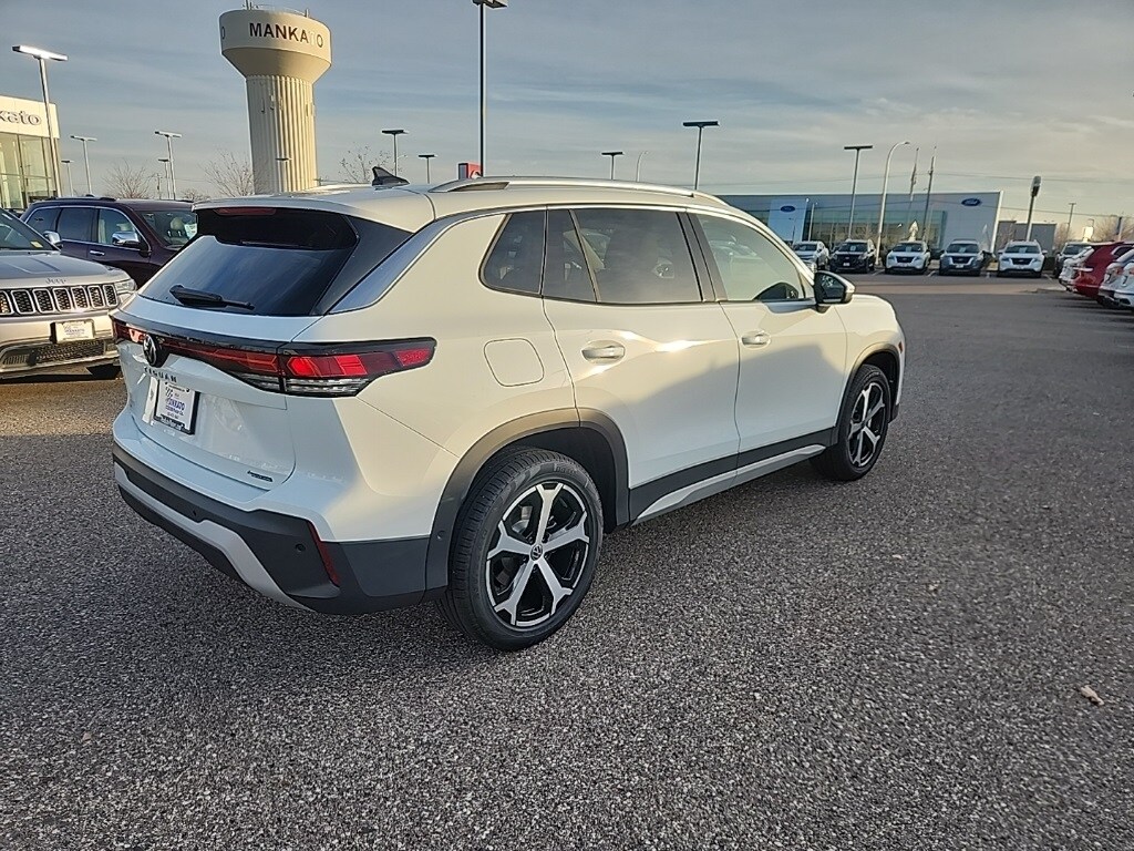 2026 Volkswagen Tiguan SE photo 3