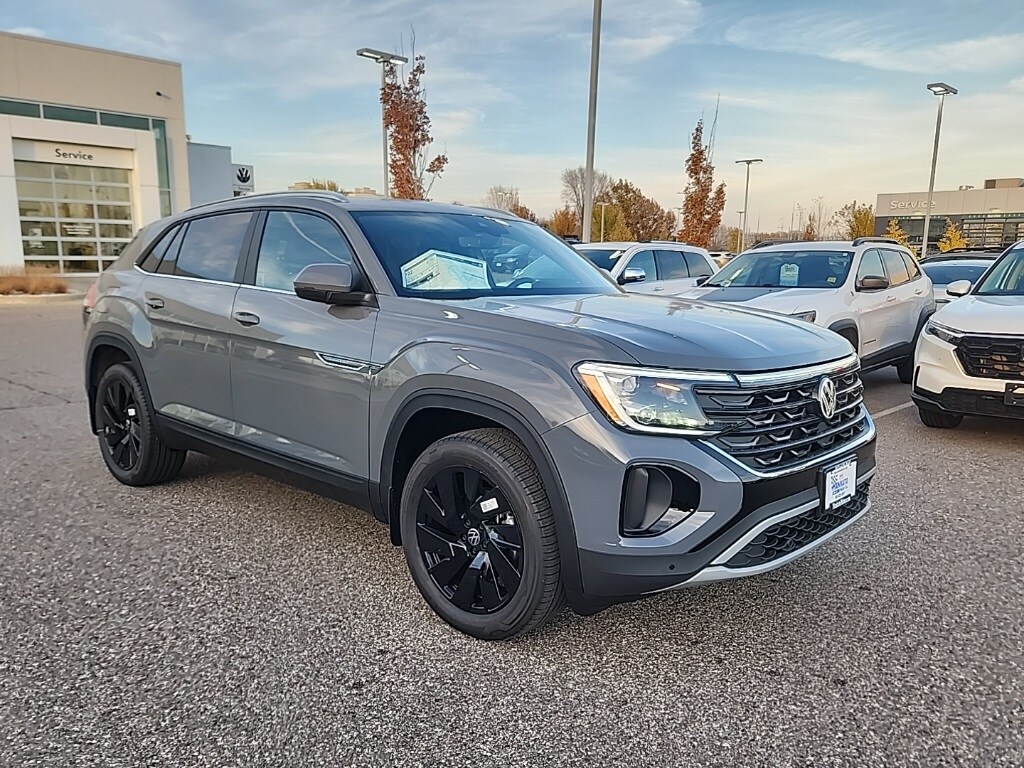 2026 Volkswagen Atlas Cross Sport SE Technology photo 3