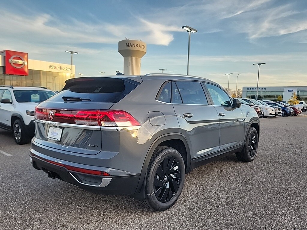 2026 Volkswagen Atlas Cross Sport SE Technology photo 2