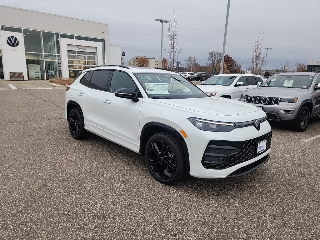 2026 Volkswagen Tiguan SE photo 4