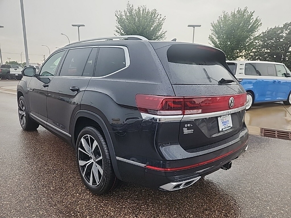 2026 Volkswagen Atlas SEL Premium R-Line photo 2