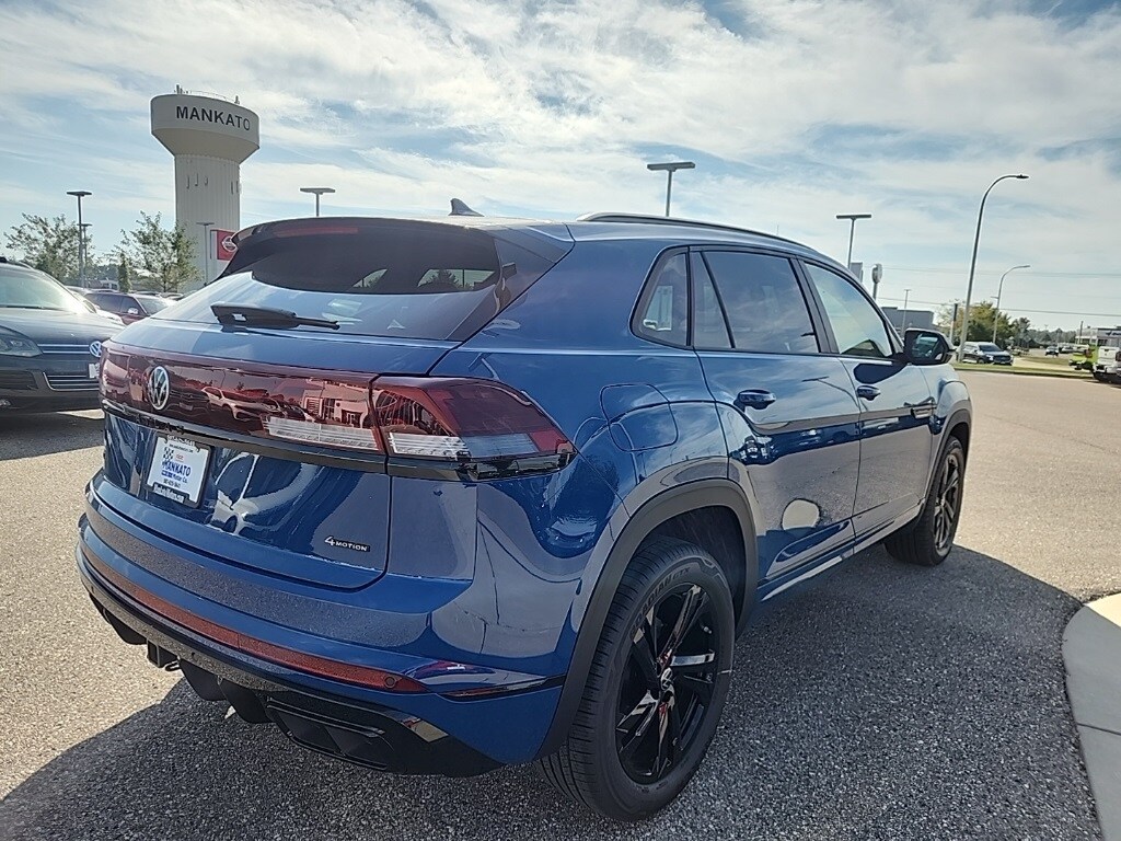 2026 Volkswagen Atlas Cross Sport SEL R-Line photo 3