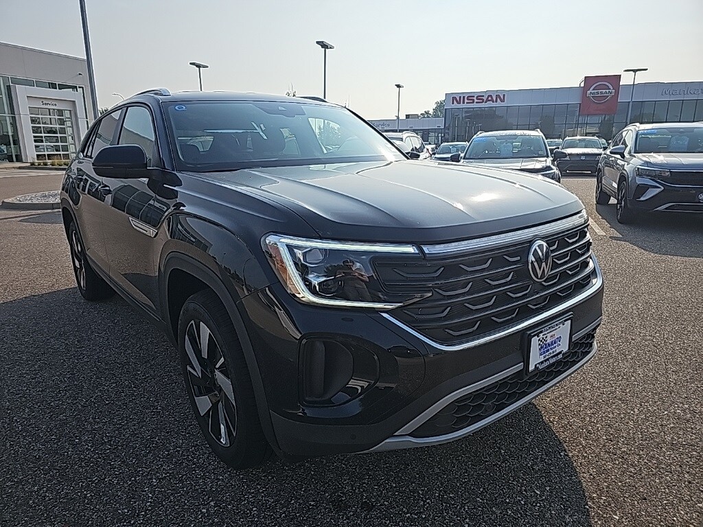 2025 Volkswagen Atlas Cross Sport SE Technology photo 3