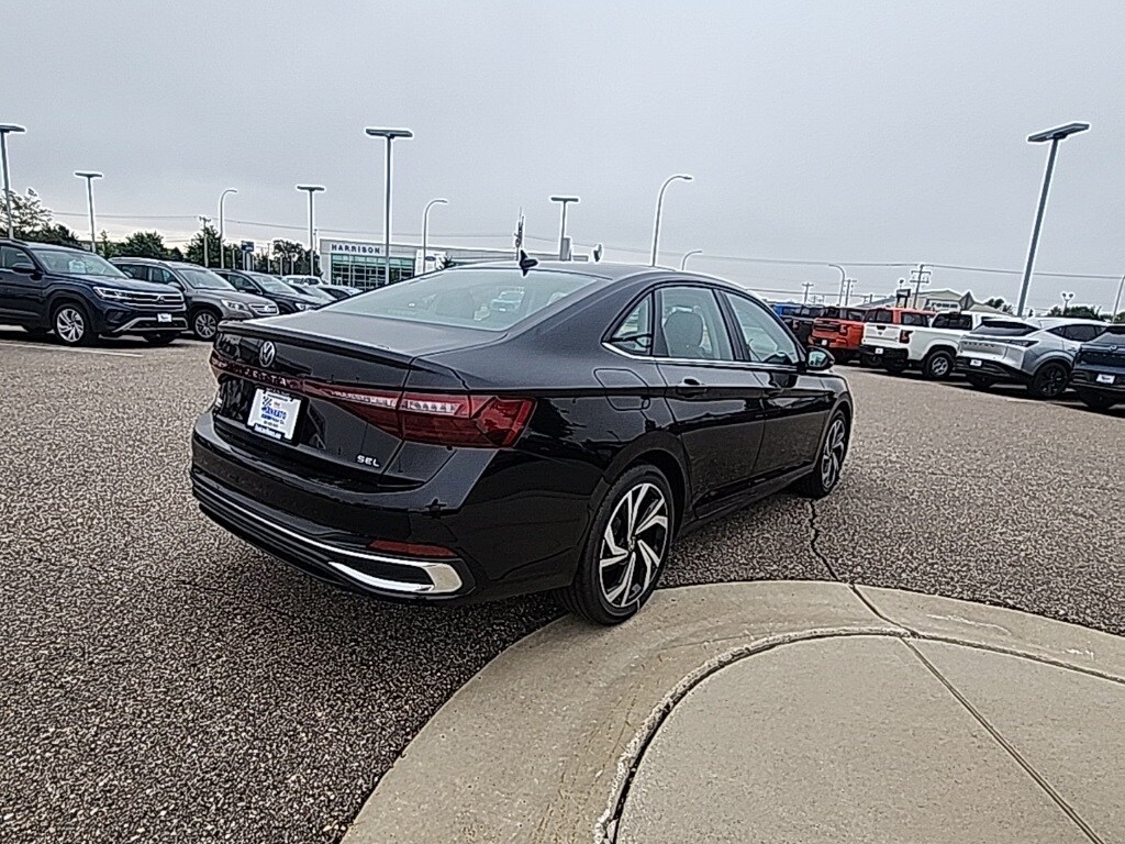 2025 Volkswagen Jetta 1.5T SEL photo 2