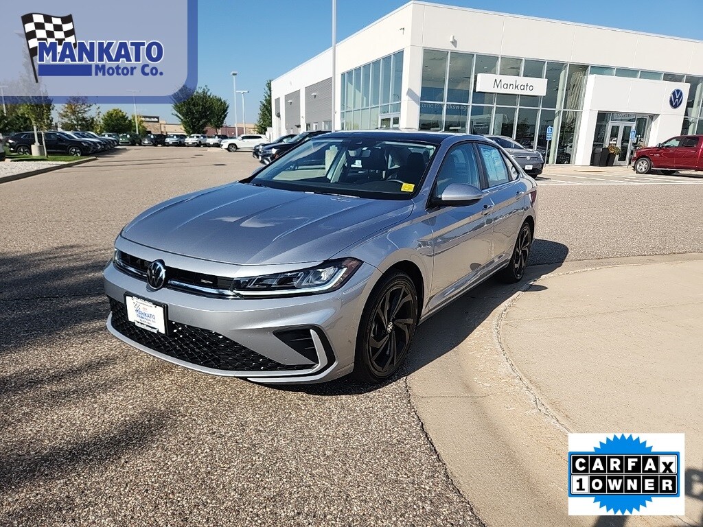 Certified 2025 Volkswagen Jetta 1.5T SE Sedan