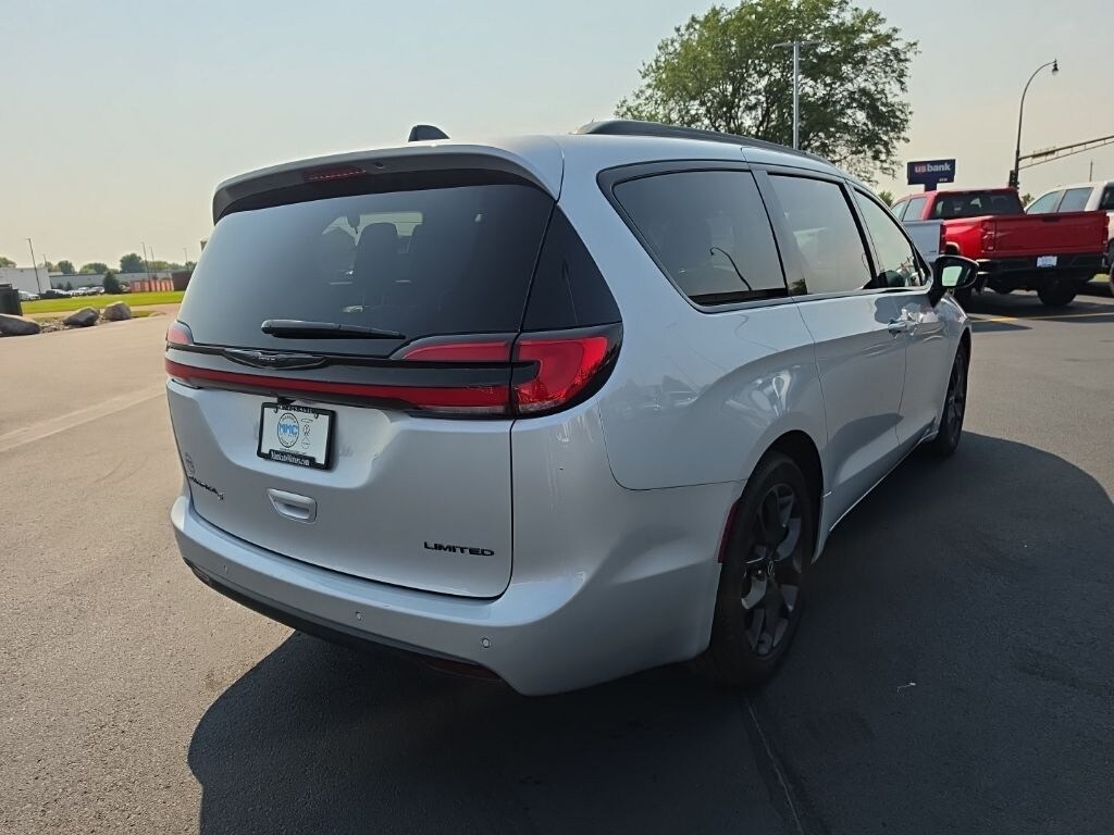Used 2026 Chrysler Pacifica Limited Van Passenger Van