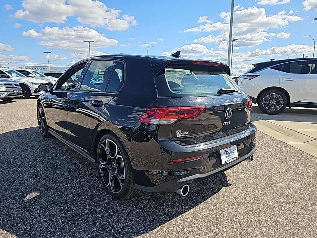 2025 Volkswagen Golf GTI Autobahn photo 2
