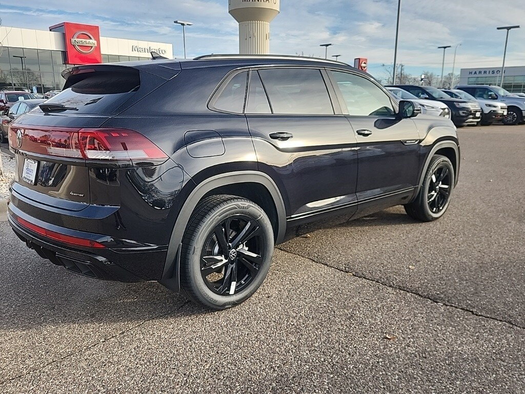 2026 Volkswagen Atlas Cross Sport SEL R-Line photo 3