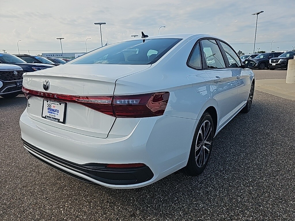 2025 Volkswagen Jetta 1.5T Sport photo 3