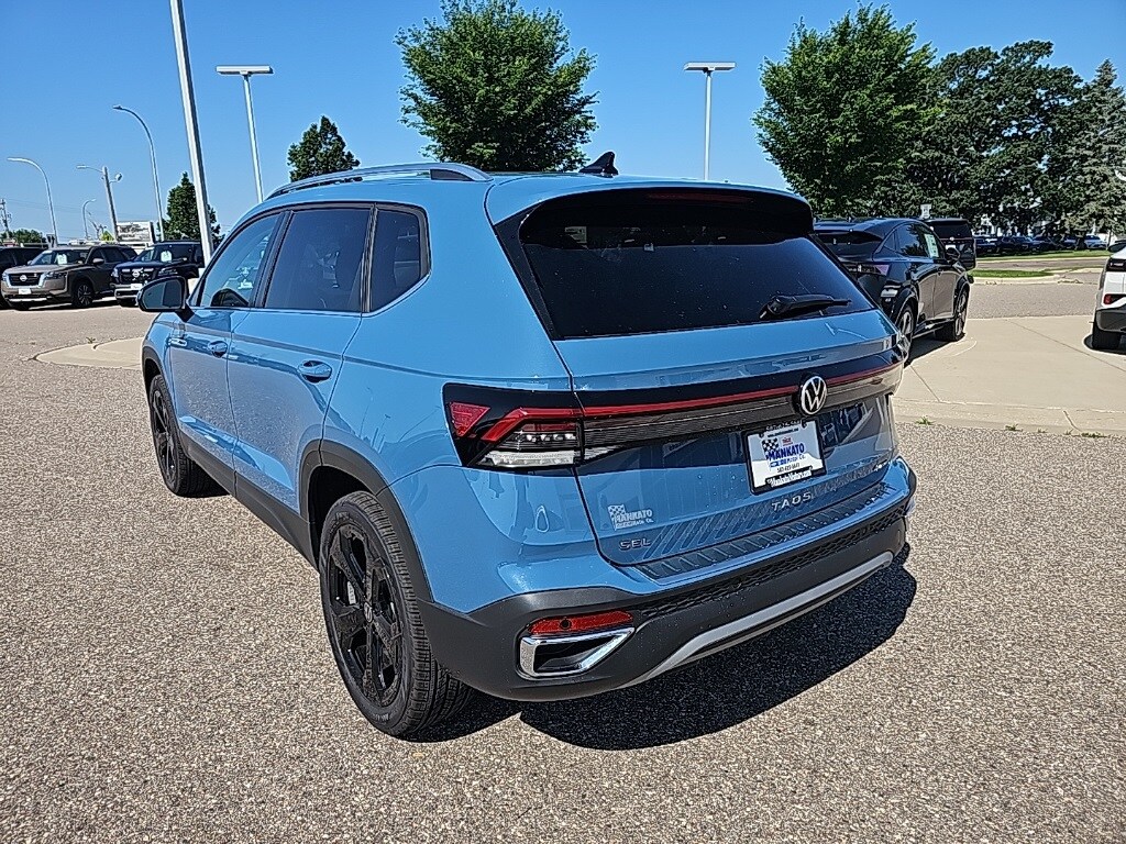 2025 Volkswagen Taos SEL photo 2