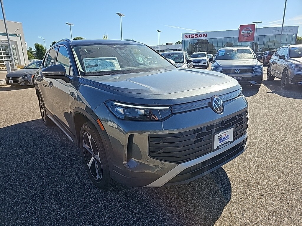 2025 Volkswagen Tiguan SE photo 2