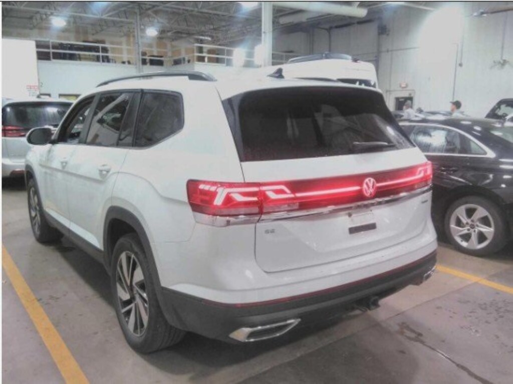 Used 2024 Volkswagen Atlas 2.0T SE w/Technology SUV