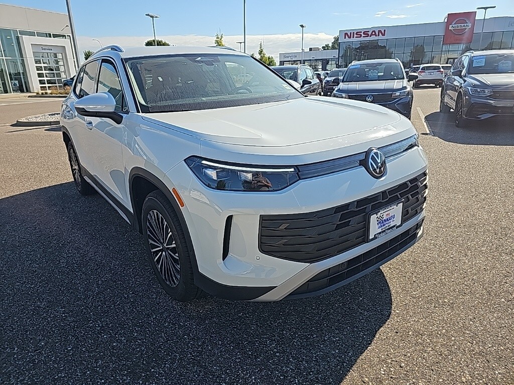 2025 Volkswagen Tiguan S photo 2