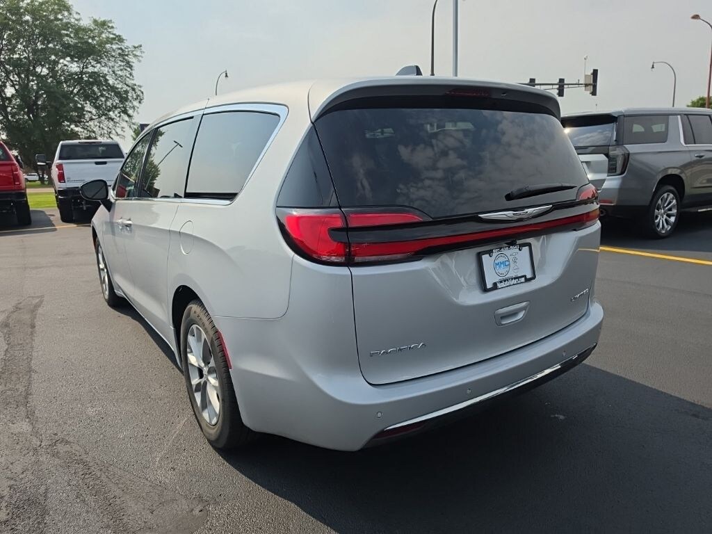 Used 2026 Chrysler Pacifica Limited Van Passenger Van