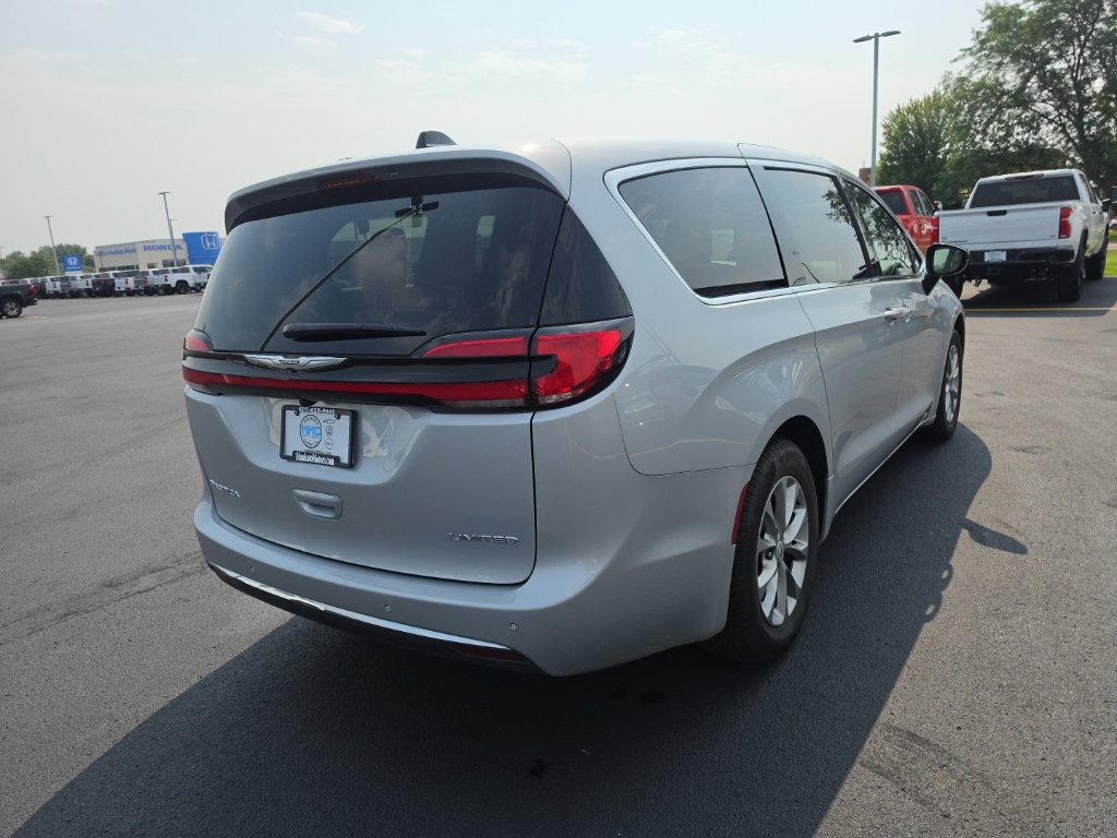 Used 2026 Chrysler Pacifica Limited Van Passenger Van