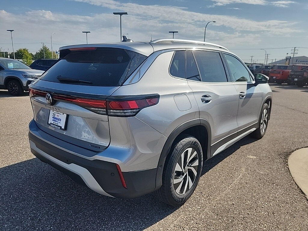 2025 Volkswagen Tiguan S photo 2