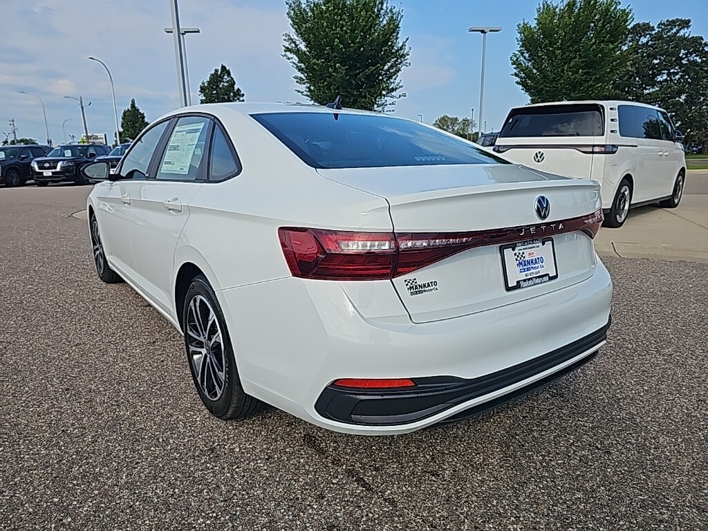 2025 Volkswagen Jetta 1.5T Sport photo 2