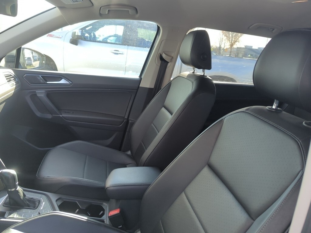 2018 Volkswagen Tiguan SE photo 3